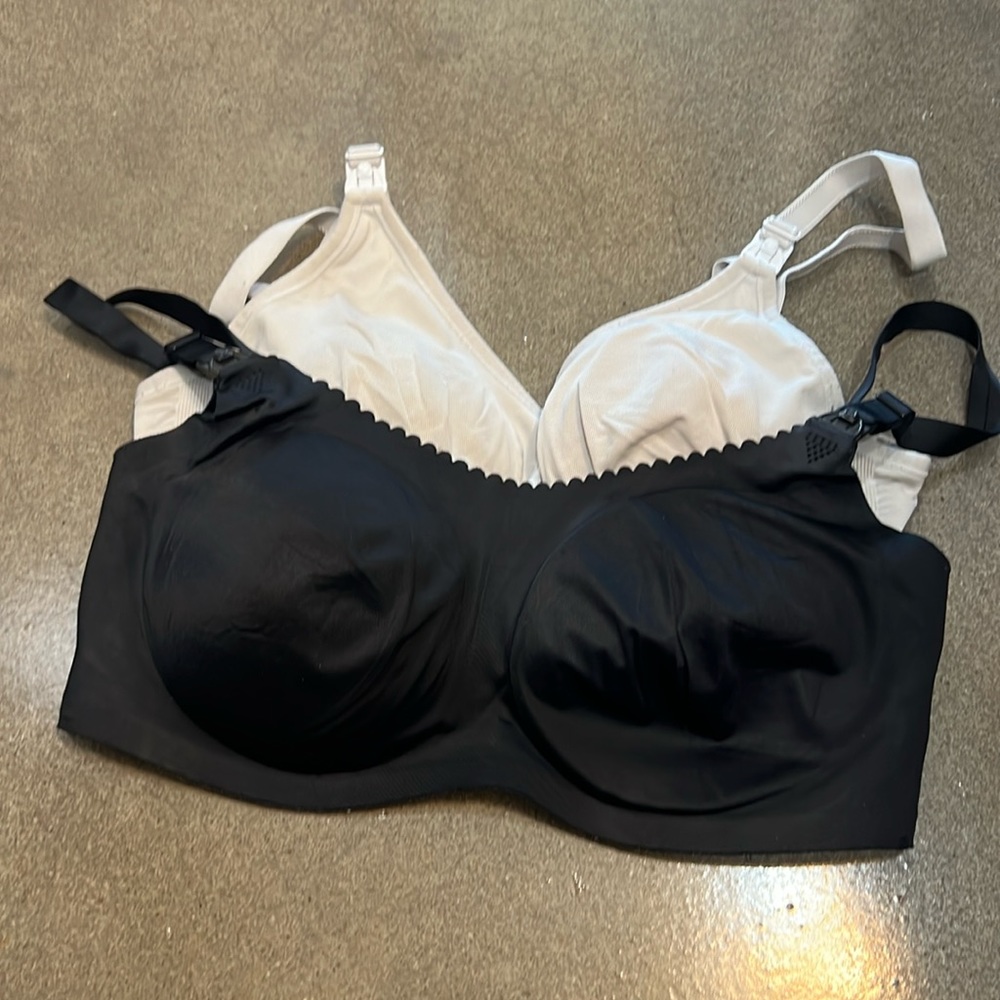 2 nursing bras. Black and white. Bravado brand. Medium